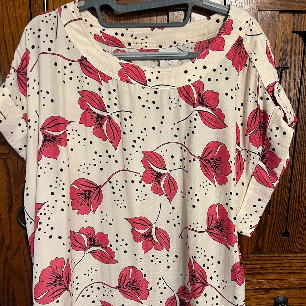 CAbi pink and black floral short sleeved blouse in Med